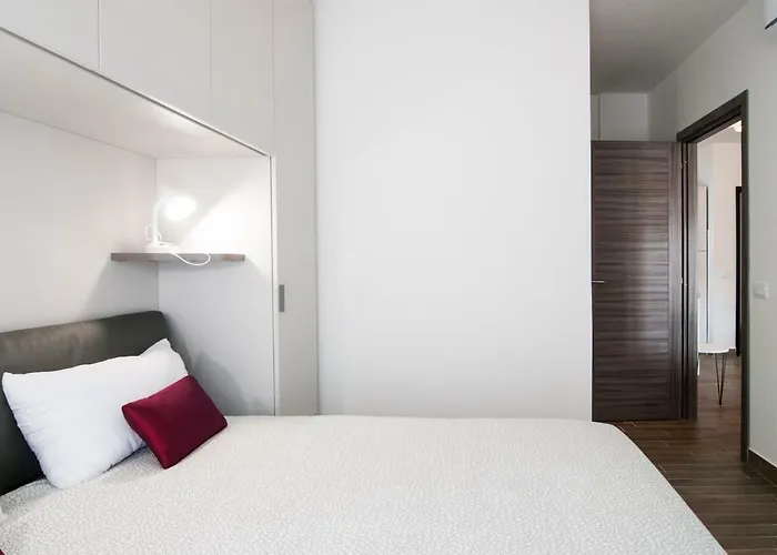 Guesthost - Fonte Laurentina Apartment